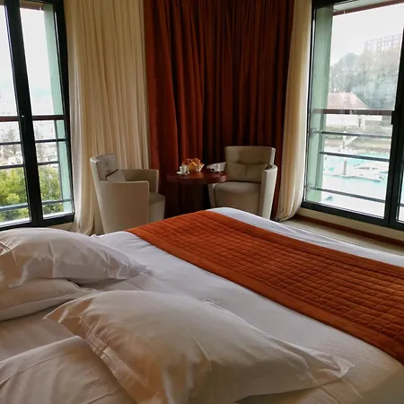 מלון Du Casino 3*