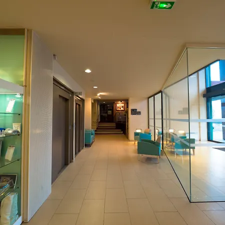 Du Casino מלון 3*