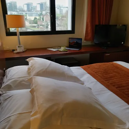 Du Casino Hotel
